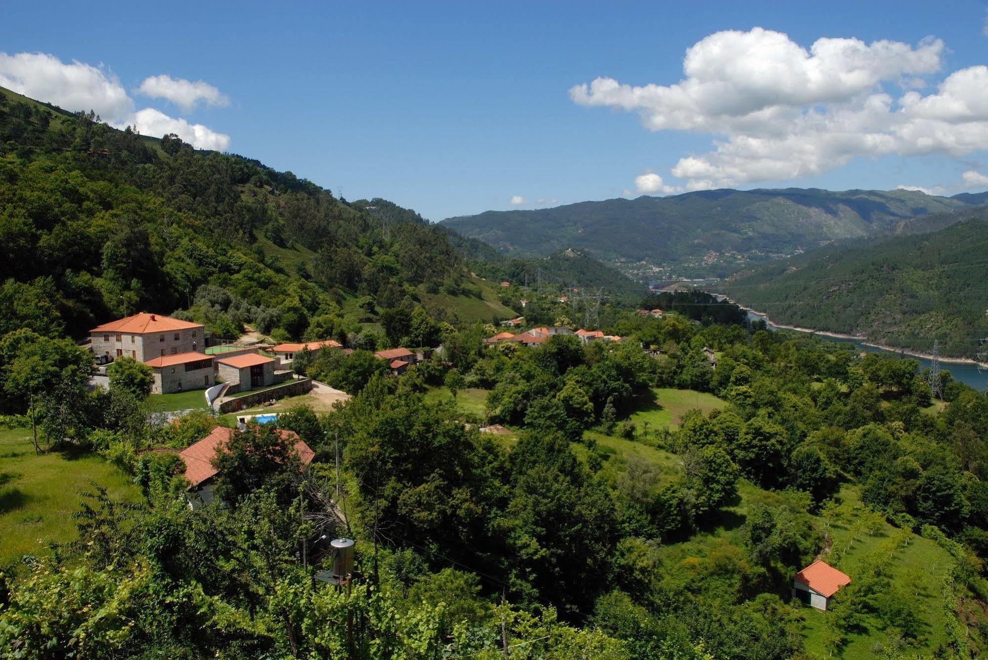 منزل الضيف فييرا دو مينهو  في Aldeia Turistica De Louredo المظهر الخارجي الصورة