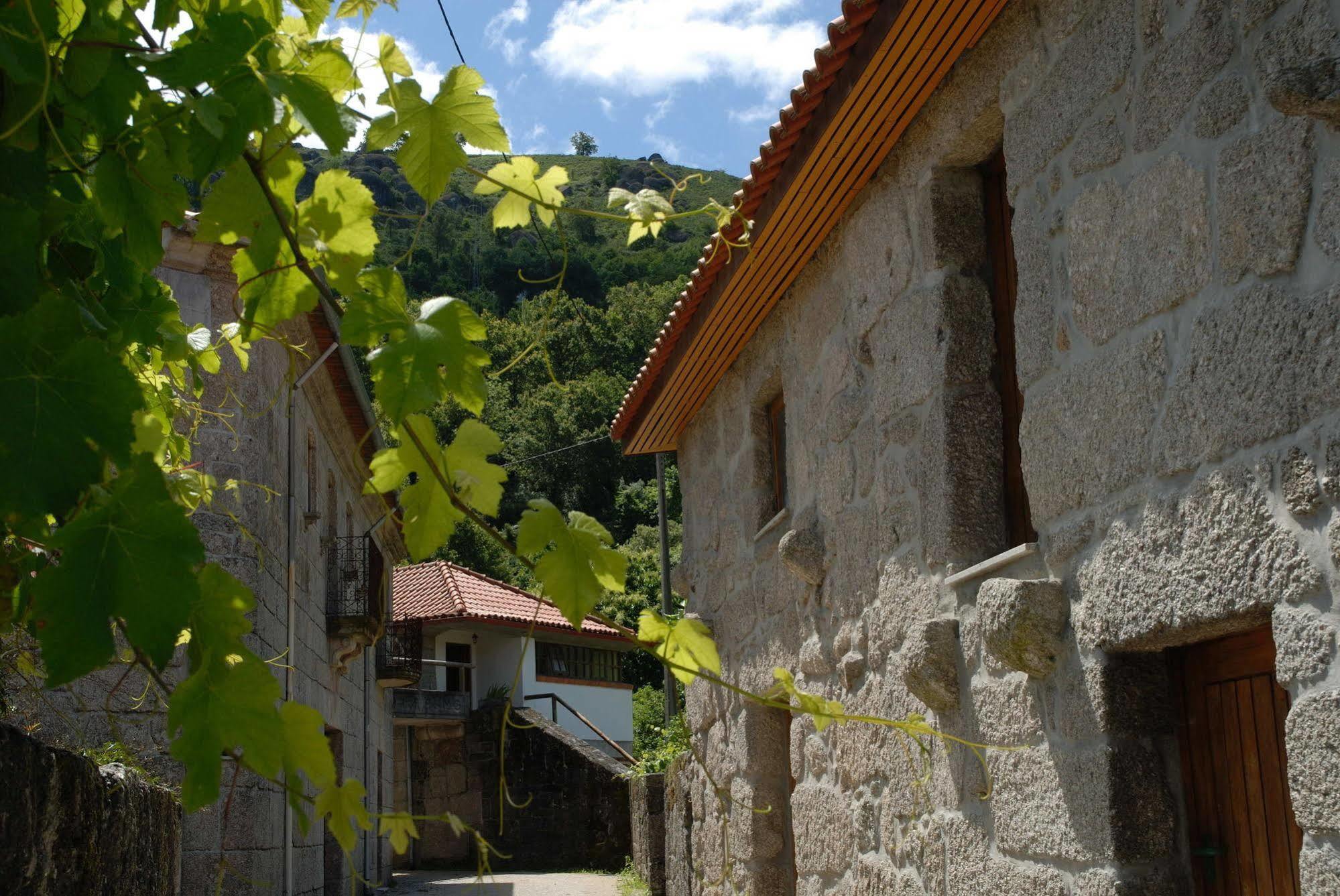 منزل الضيف فييرا دو مينهو  في Aldeia Turistica De Louredo المظهر الخارجي الصورة