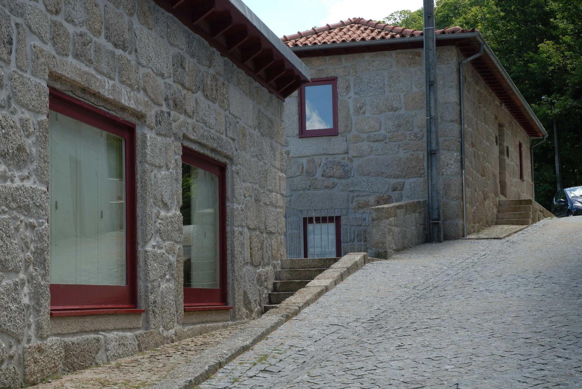 منزل الضيف فييرا دو مينهو  في Aldeia Turistica De Louredo المظهر الخارجي الصورة