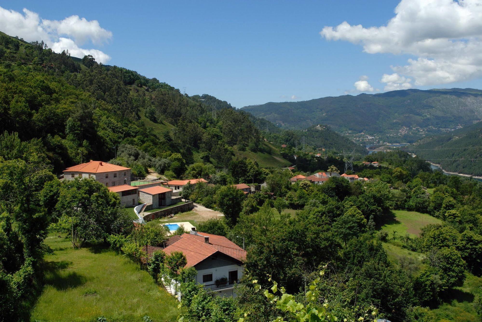 منزل الضيف فييرا دو مينهو  في Aldeia Turistica De Louredo المظهر الخارجي الصورة
