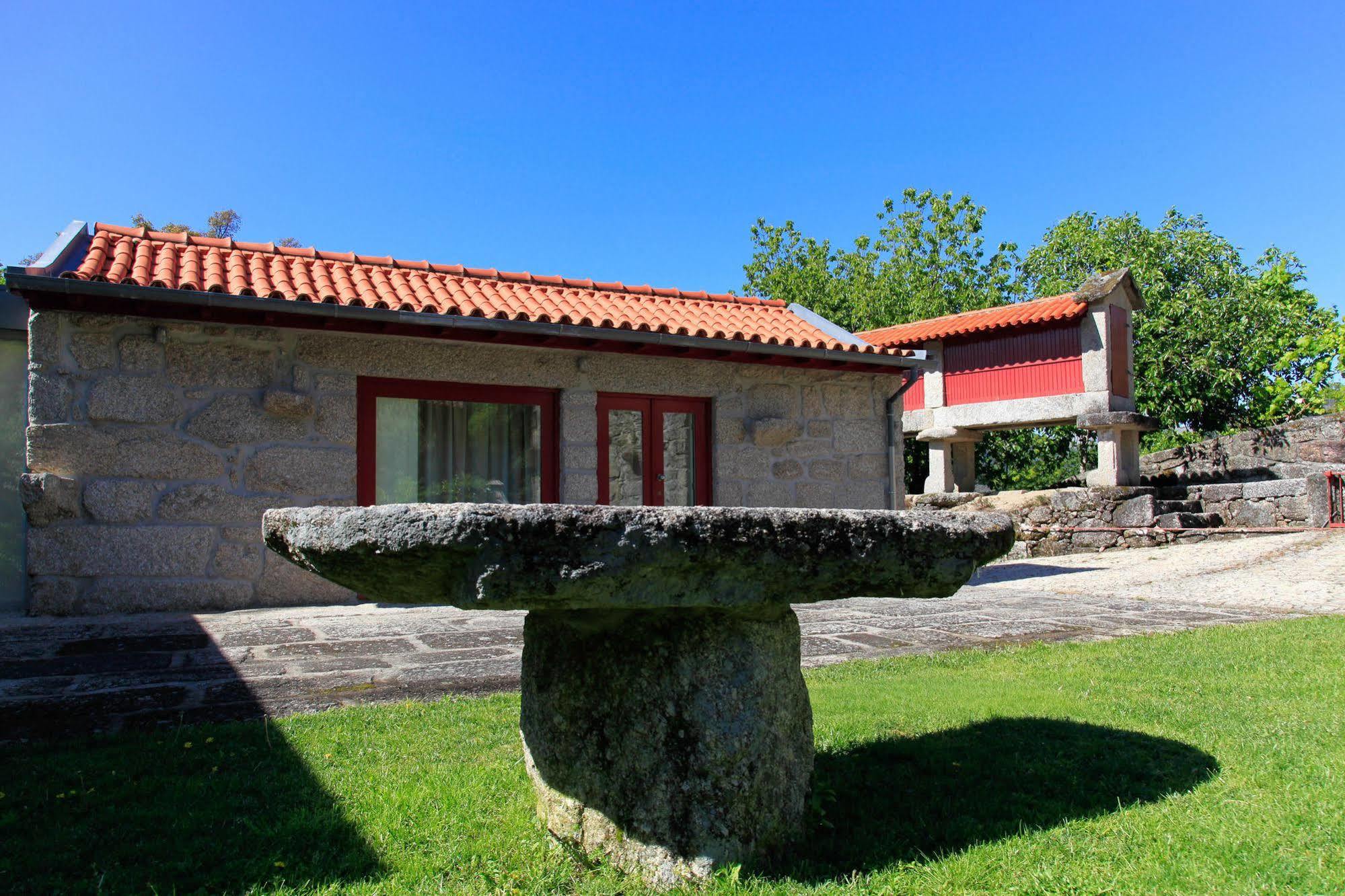 منزل الضيف فييرا دو مينهو  في Aldeia Turistica De Louredo المظهر الخارجي الصورة
