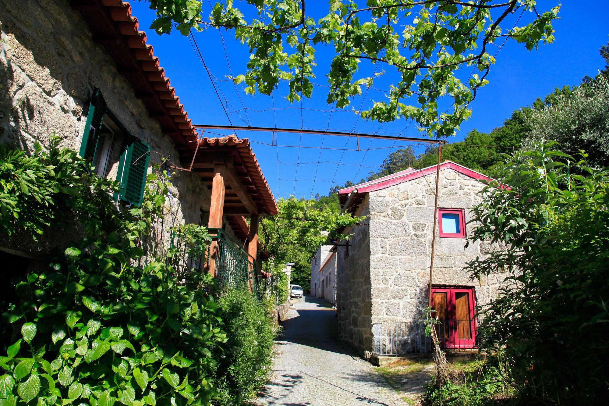 منزل الضيف فييرا دو مينهو  في Aldeia Turistica De Louredo المظهر الخارجي الصورة